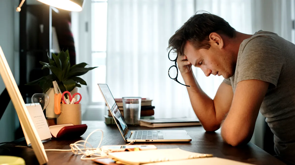 Paradoxul de pe piața globală a muncii: bogații lucrează cel mai mult