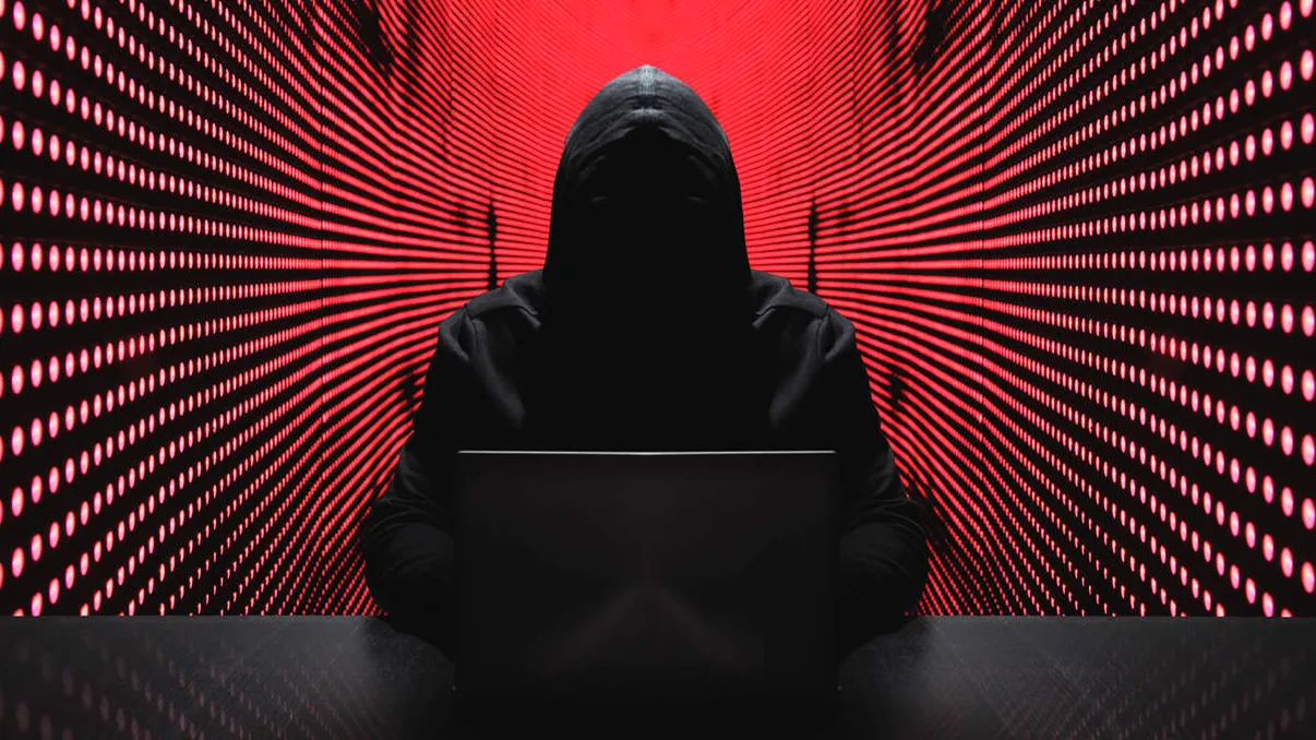 Cum faci să nu pierzi bani pe internet sau să-ți dispară din cont: așa te protejezi de fraude în luna iubirii