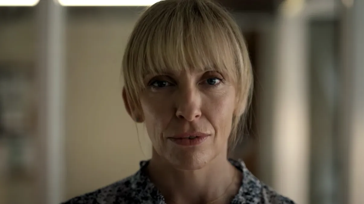Un nou serial Netflix la orizont: rolul lui Toni Collette, în Pieces of Her, promite să fie cu adevărat special
