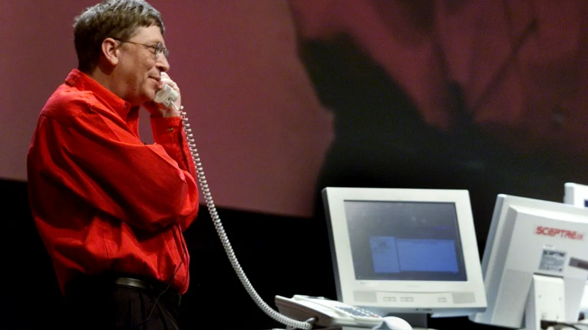 Predicția lui Bill Gates care ți-ar putea schimba viața: ce va înlocui telefonul mobil, tehnologia există deja