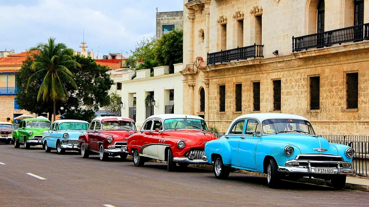 Rusia va deveni precum Cuba: mașinile se dau pe case, pentru că altele noi nu mai ai de unde să cumperi