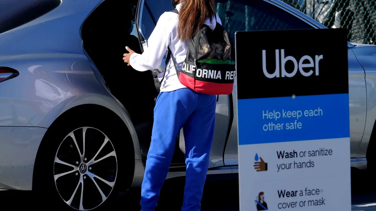 Consecința tristă a scumpirilor la benzină și motorină: ce se întâmplă cu șoferii de Uber, Lyft