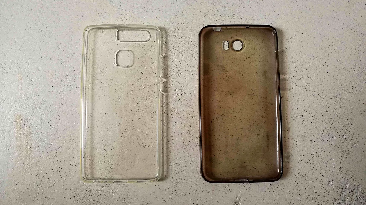 De ce ți se îngălbenește husa la telefon: care este explicația, dar soluția