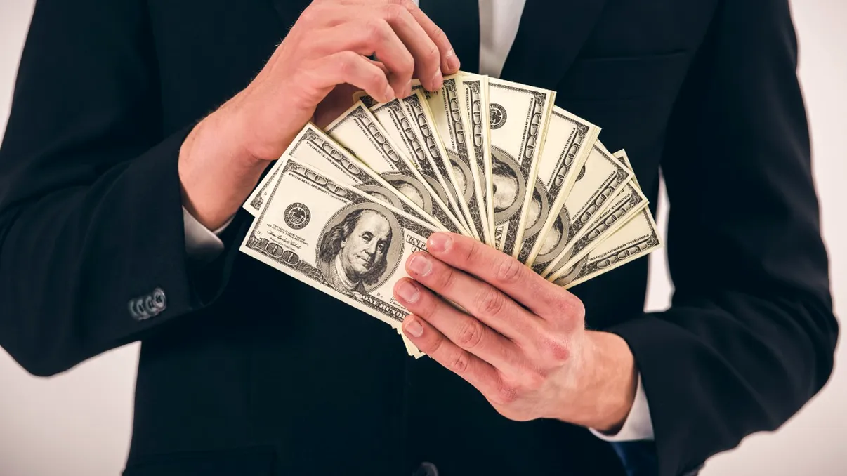 Numai magnat să nu fii, în vreme de război: cum arată portofelele lor, de fapt