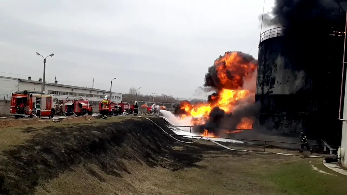 Reacția Kremlinului la atacul asupra depozitului rusesc: „Nu va ajuta la negocierile de pace”