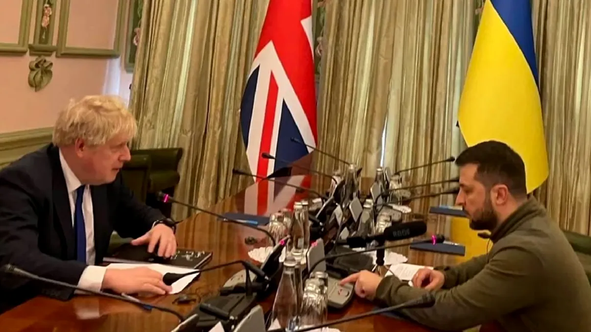 VIDEO | Premierul Boris Johnson, vizită neanunțată la Kiev. Mesajul postat de Ambasada Ucrainei în Marea Britanie face furori