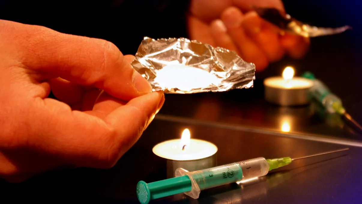 Se schimbă legea în România: închisoare direct, în loc de tratament, pentru cei care consumă droguri