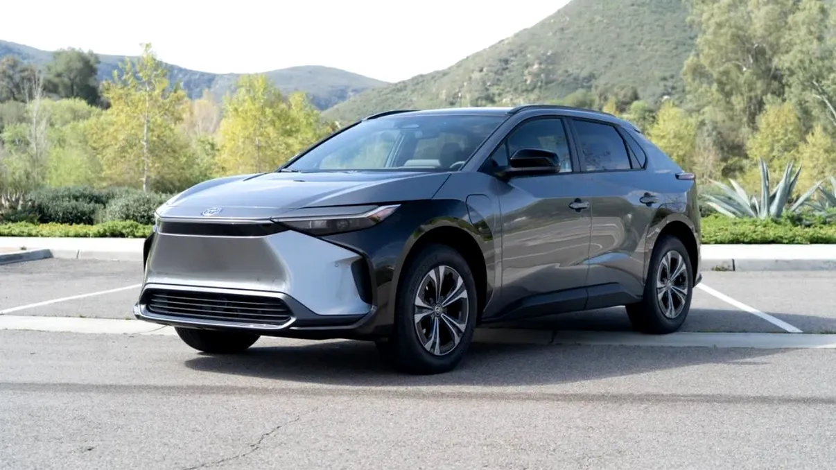 Toyota lansează prima sa mașină electrică: când o poți cumpăra, cât costă
