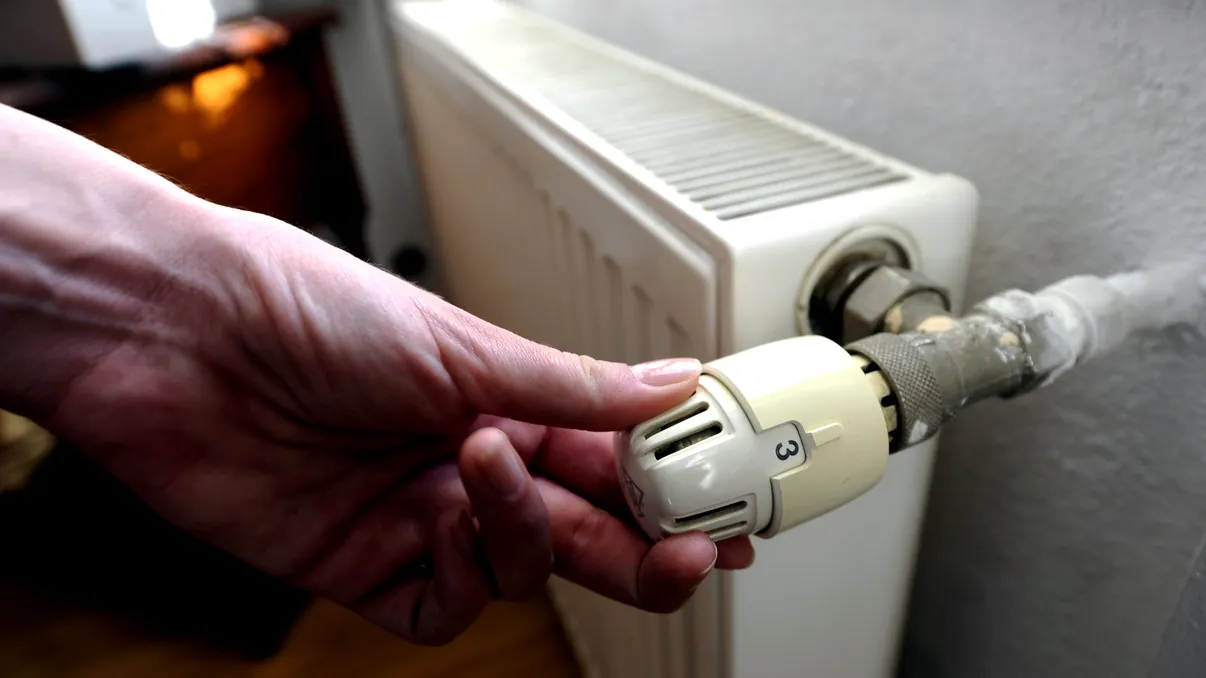 Se scumpește cu aproape 50%, peste noapte: doar în București să nu trăiești