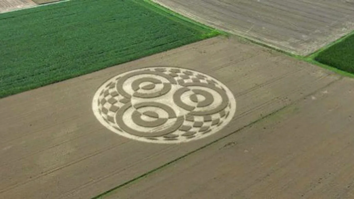 Cercuri bizare, descoperite în România: ce au observat arheologii pe câmpurile din Arad
