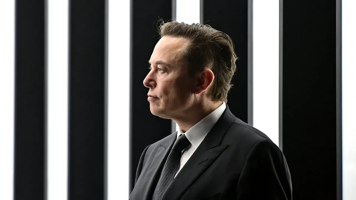 Cum a ajuns Musk să-și vândă imperiul 