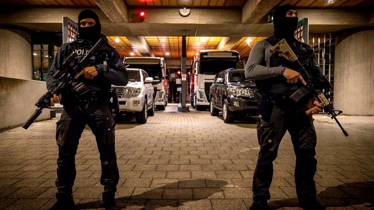 Atac în Amsterdam. Doi turiști francezi au fost răniți de un tânăr cu un cuțit, în cartierul roșu