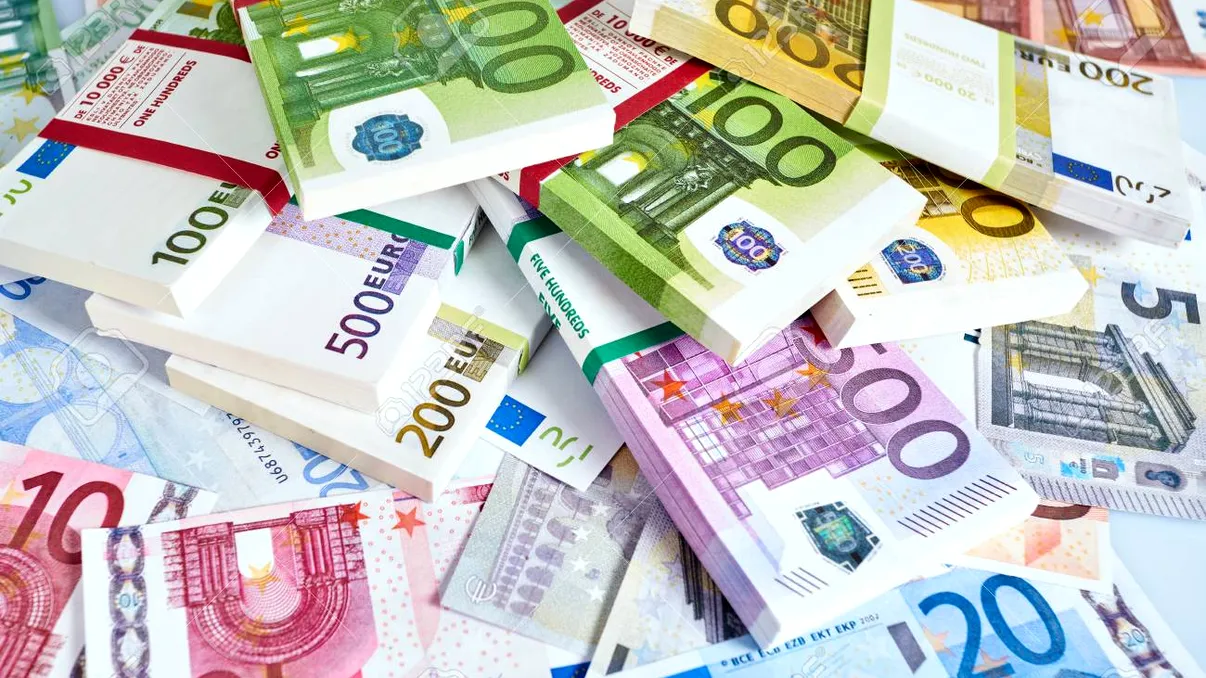 Salarii de până la 4000 de euro, la stat: ce se caută, ce șanse ai la angajare