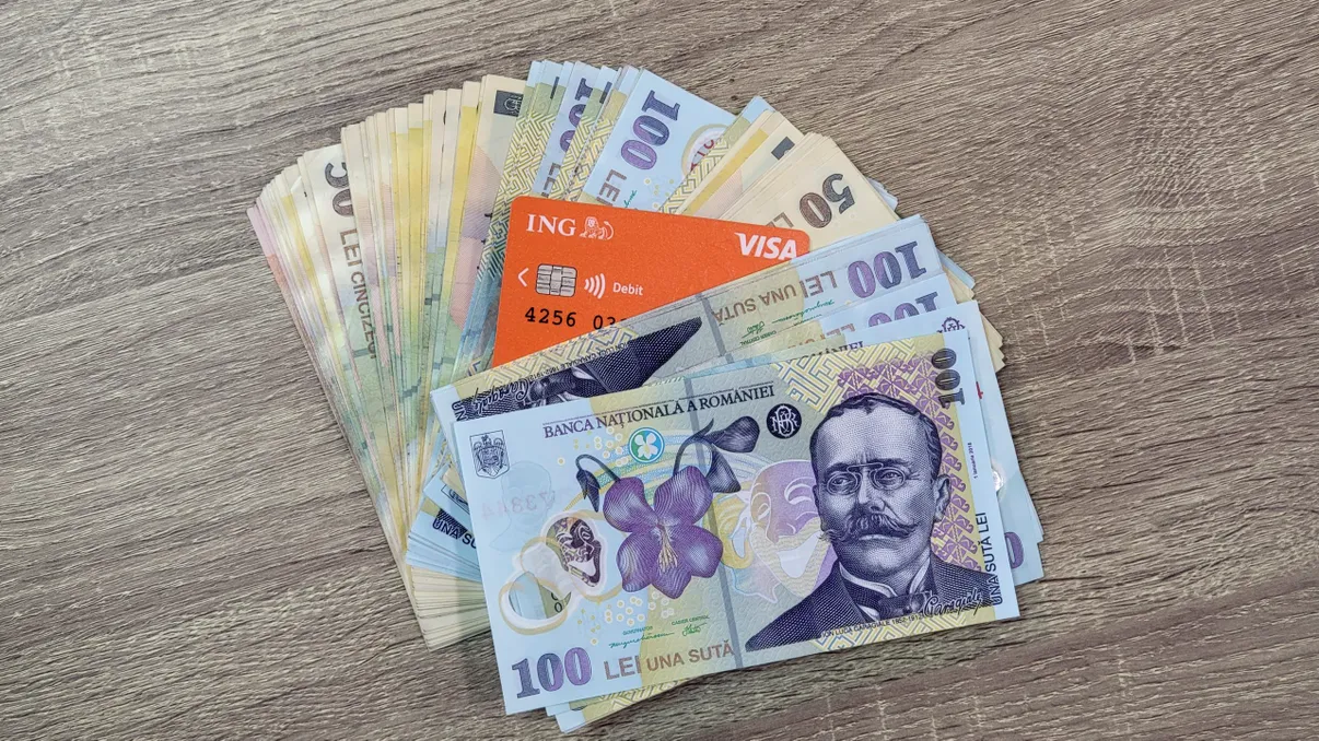 E o minune că românii cu salarii mici reușesc să supraviețuiască scumpirilor: cât a ajuns să coste traiul de bază, acum
