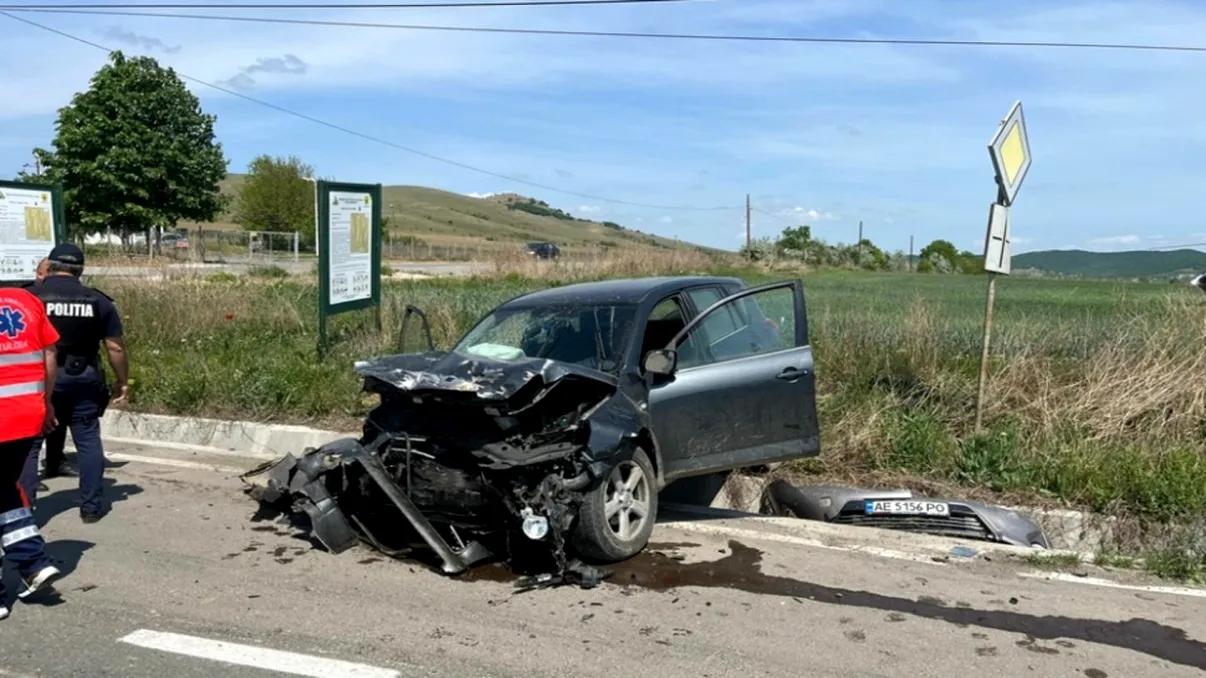 Accident grav în Tulcea. Cinci persoane au fost rănite, a intervenit elicopterul SMURD