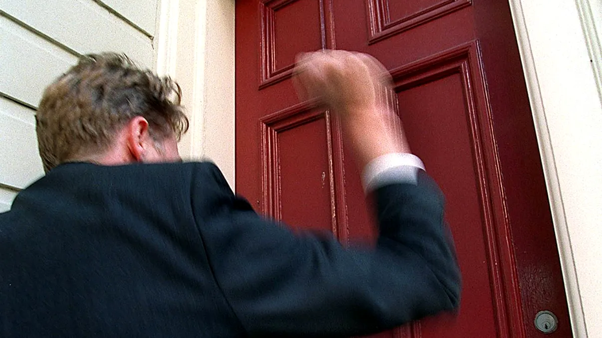 După 15 mai, o să înceapă să-ți bată la ușă. Ce se întâmplă cu românii care nu s-au autorecenzat online