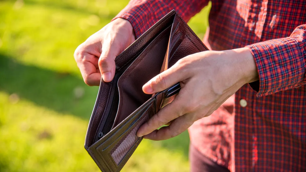 Cum procedează românii ca să se pună la adăpost de inflație: șase din 10 spun că asta e singura soluție