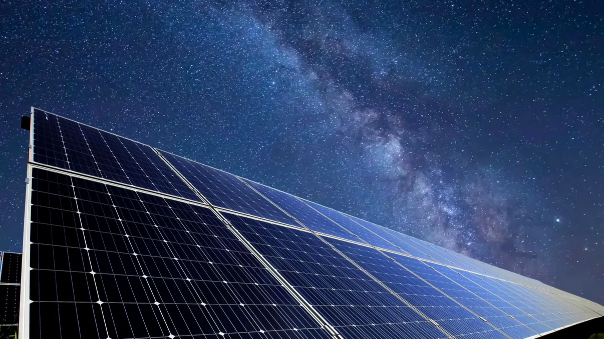 Un nou tip de celule „solare” arată că putem genera electricitate chiar și noaptea