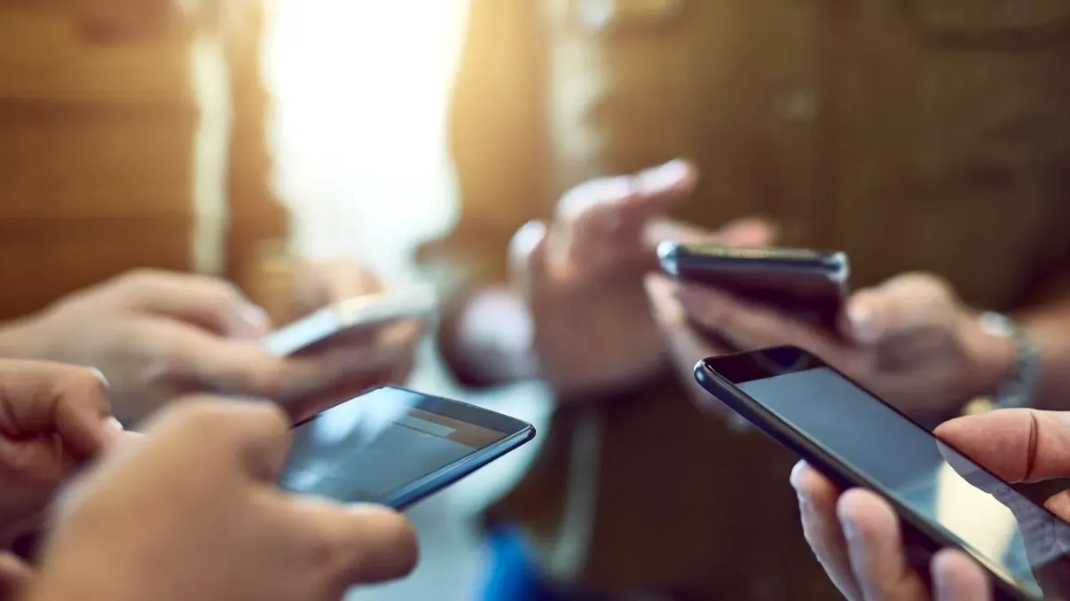 Un nouă escrocherie prin SMS vizează utilizatorii de Android: cât rău îți poate face acest malware, dacă nu ești atent