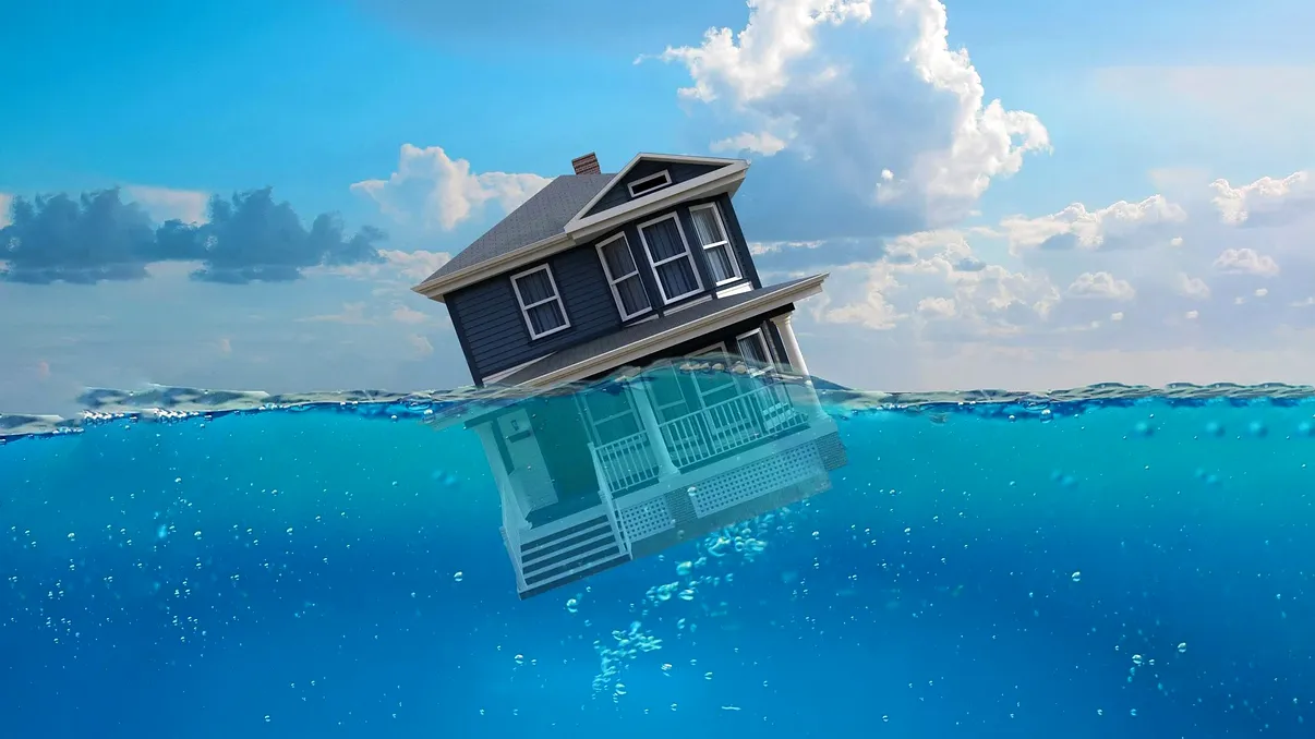 Criza imobiliară din România, confirmată de giganți globali: se vede deja la vânzările de apartamente