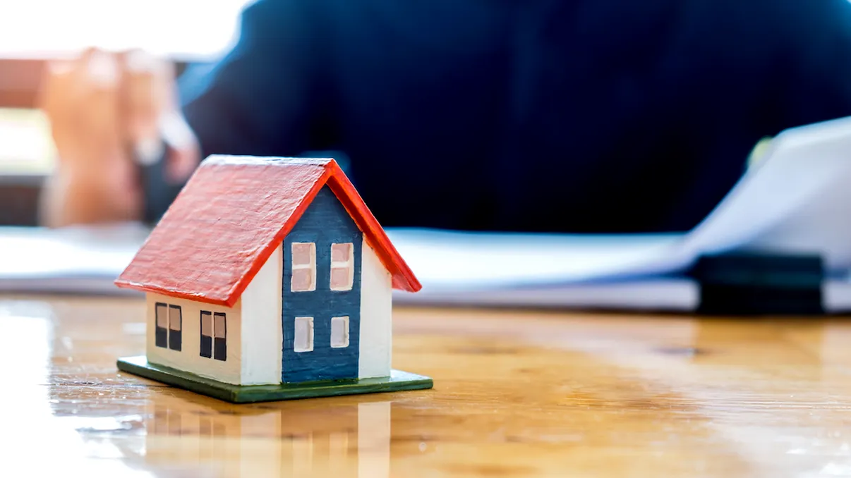 Obsesia românilor pentru imobiliare se vede la credite: achizițiile de case și locuințe, în cifre