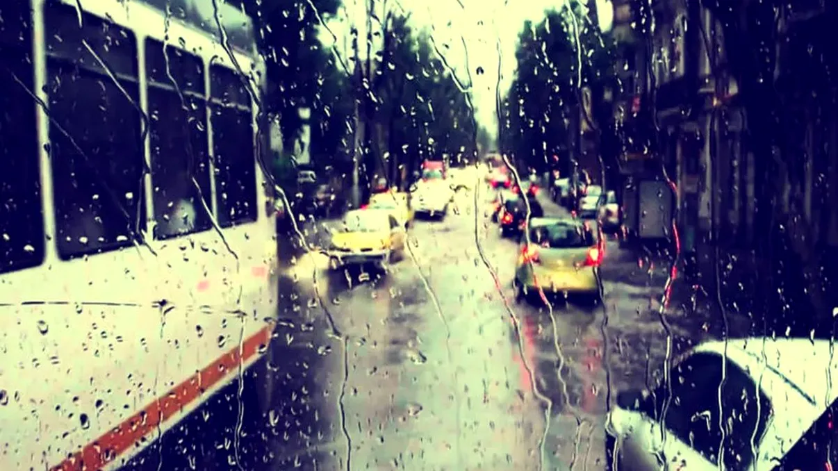 Vreme rea în toată țara. Cod galben de vânt puternic în aproape 30 de județe. Vor fi ploi și temperaturi scăzute