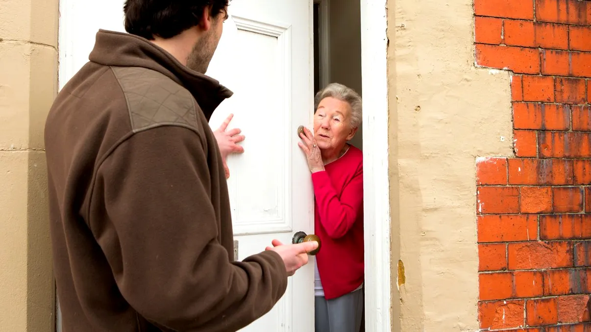 Vin direct la tine acasă, începând cu 31 mai, în toată România. Ce întrebări vor pune recenzorii, celor care nu s-au autorecenzat online