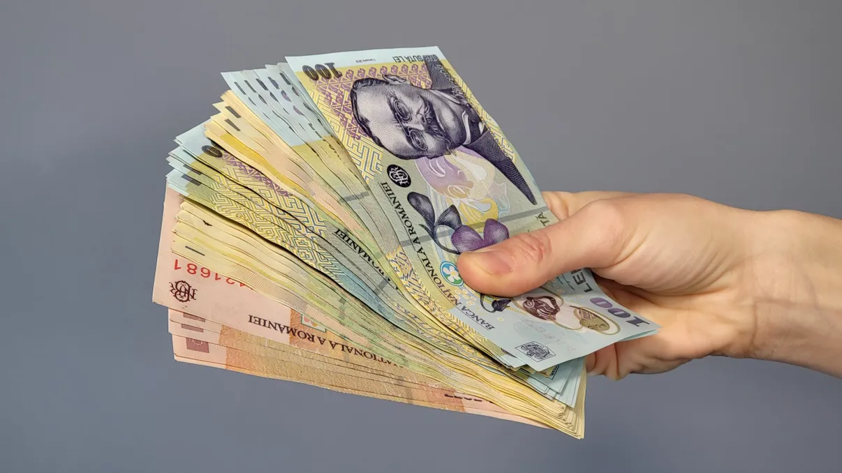 Ce fac românii cu banii din conturi, de teama războiului: băncile nu mai înțeleg nimic