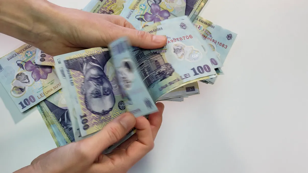 Asta explică de ce nu mai au românii bani: Țara noastră, în topul rușinii la nivel european