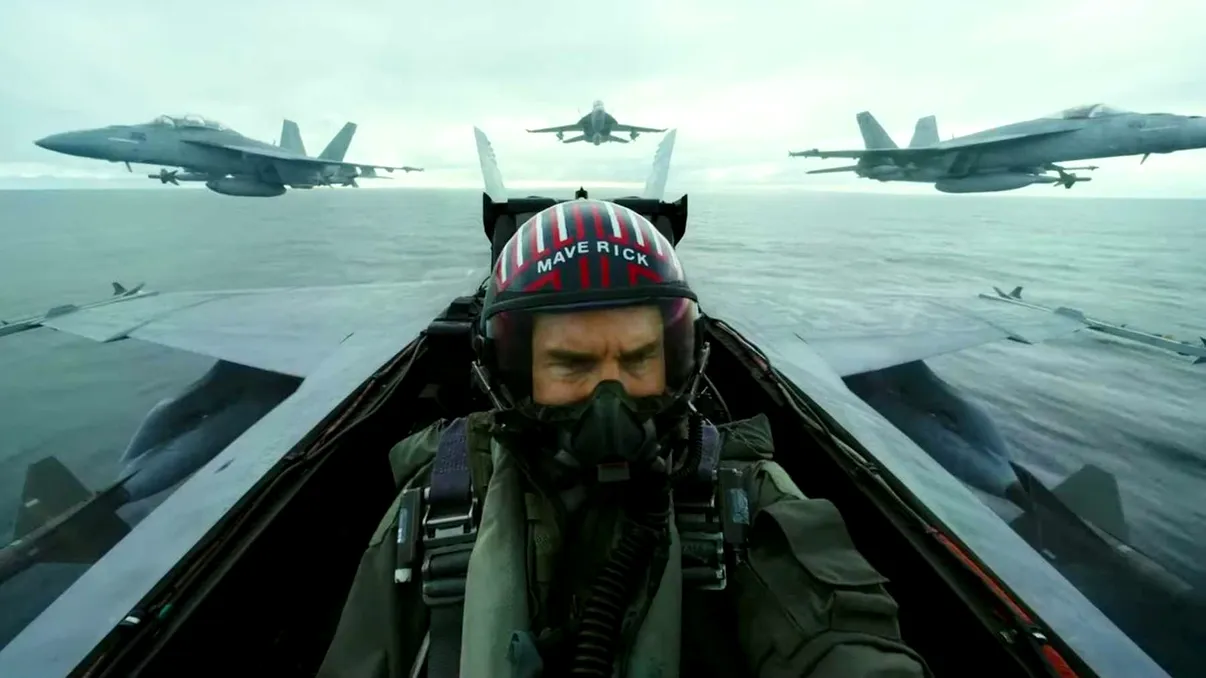 Tom Cruise i-a oferit gazdei The Late Late Show, James Corden, un zbor terifiant într-un avion de luptă: cum promovează actorul Top Gun: Maverick