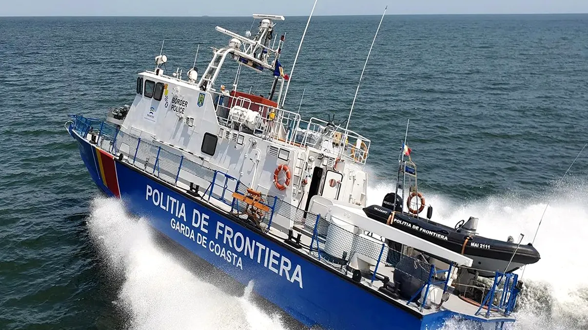 O ambarcațiune suspectă a fost văzută în Marea Neagră. Ce au găsit polițiștii de frontieră lângă Costinești