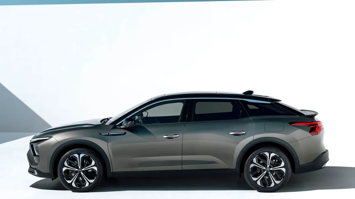Citroen continuă să inoveze: când se lansează C4 X, ce aduce nou