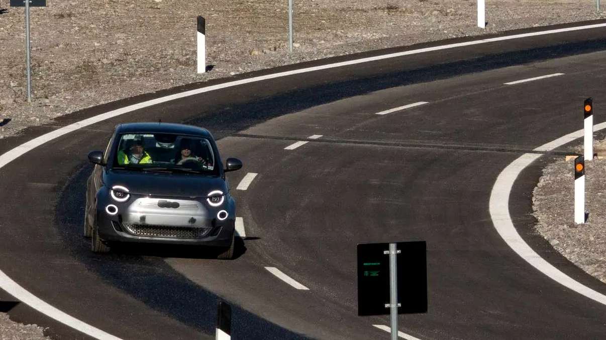 Fiat 500 cu autonomie ”infinită”: cum este posibilă performanța spectaculoasă a mașinii electrice