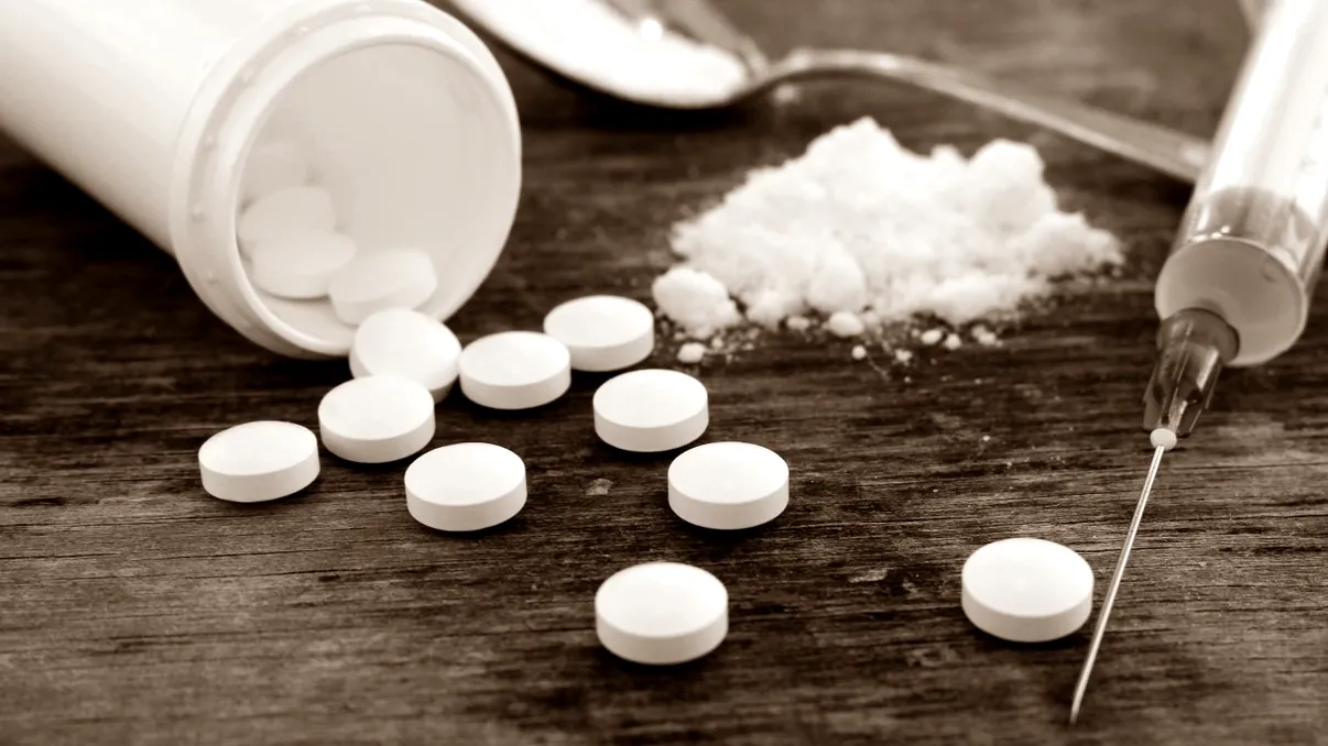 Avertismentul specialiștilor: vârsta la care copiii se apucă de droguri a scăzut dramatic