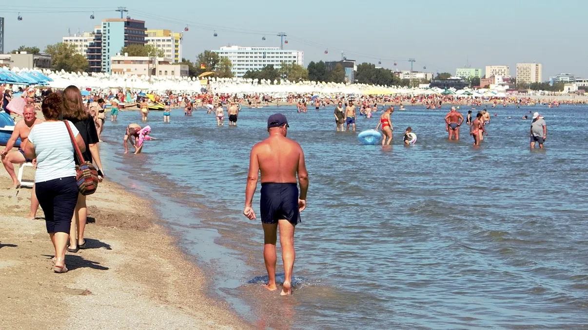 Câți români au petrecut pe litoral vacanța de Rusalii, dar la munte: diferența colosală față de anul trecut