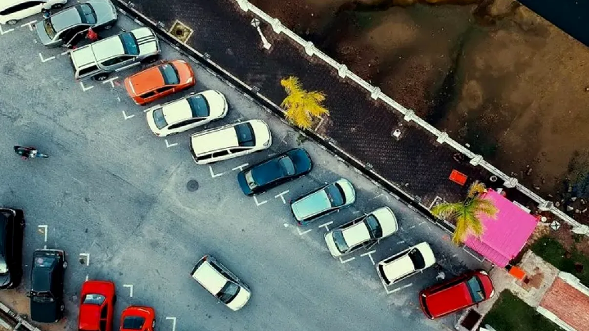 Decizie privind locurile de parcare în Capitală. Bucureștenii trebuie să lipească un cod QR pe parbriz