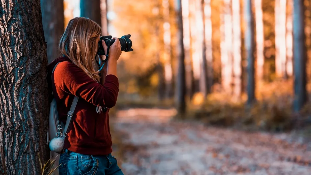Cum să devii un fotograf mai bun, cu bani puțini: top 10 trucuri pentru fotografii reușite