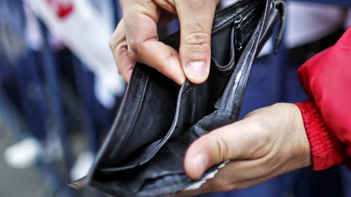 Se scumpesc de la 1 august: Intră în vigoare primele modificări din Codul Fiscal 2022 pentru români