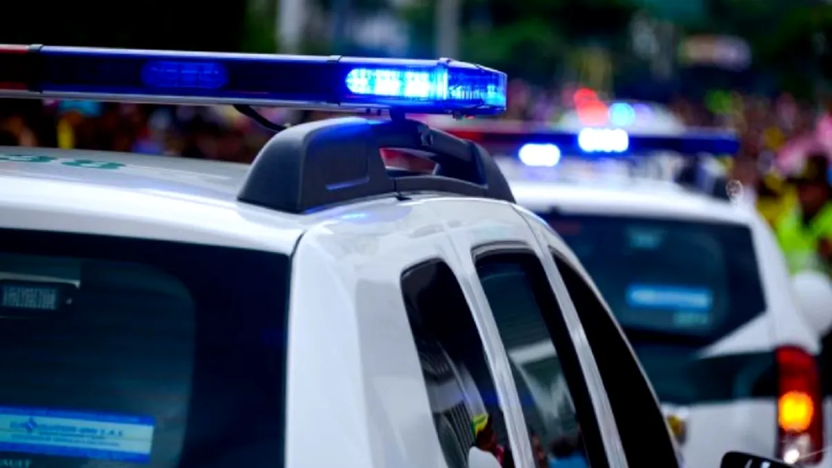Val de percheziții în Capitală și nouă județe. Descinderi într-un dosar cu teste negative COVID, permise auto și polițe RCA false