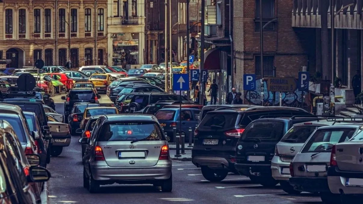 Capitala și parcarea: ce se întâmplă cu locurile de parcare din august