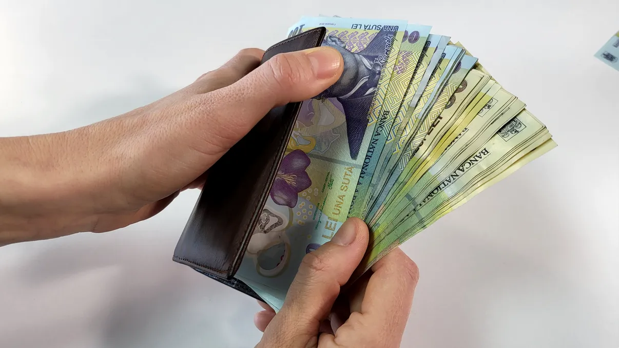 Cum a ajuns România să se facă de râs pe scena economică a lumii: cazul dobânzilor uriașe