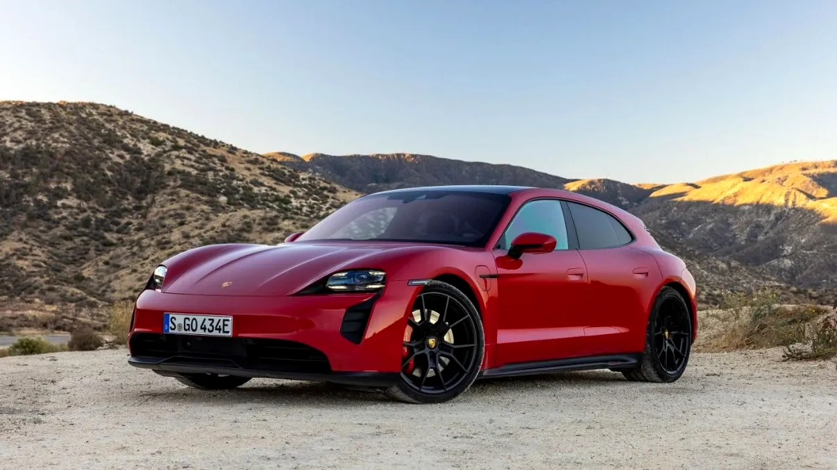 Porsche lansează o actualizare pentru Taycan: cum poți să o instalezi, ce aduce nou