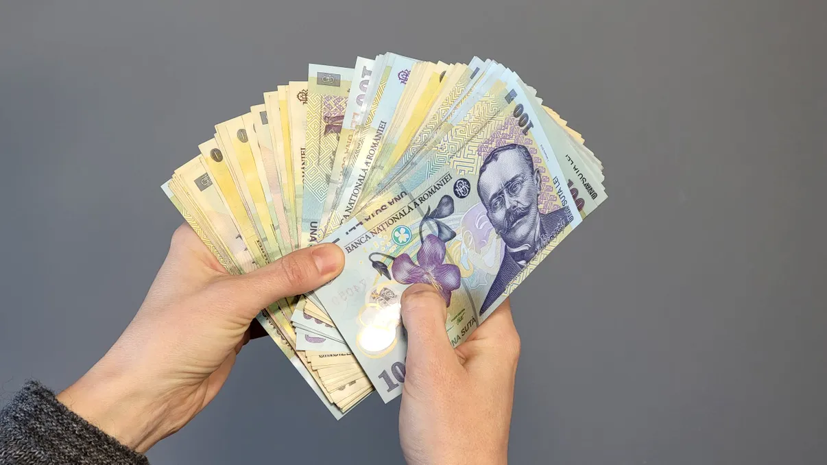 Băncile nu sunt case de caritate, dar cu toate astea strâng din dinți și iau o decizie istorică: ce-ți oferă, în premieră în ultimii 10 ani