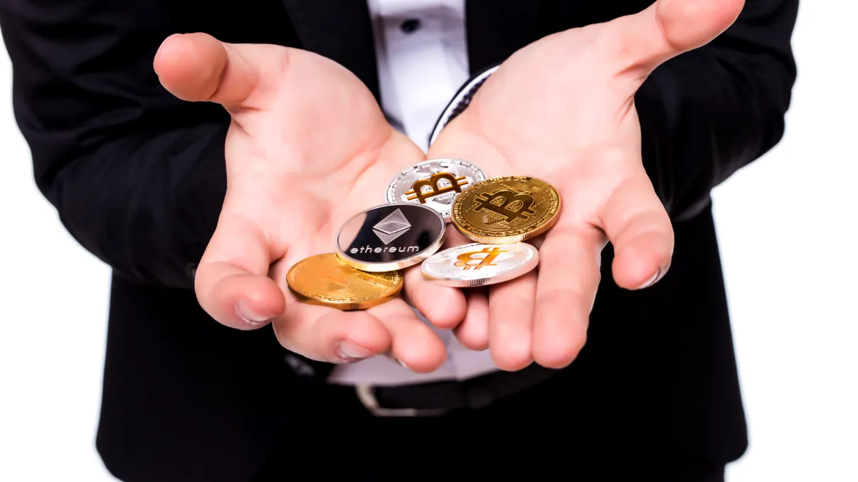 Criptomonedele și firmele. Ce trebuie să știi, ca antreprenor român, despre folosirea lor în termeni legali