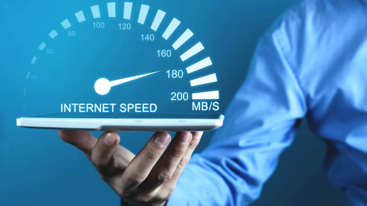 Cu toaleta în „fundul curții”, dar cu internet de mare viteză. România, mereu surprinzătoare: ce spune Eurostat