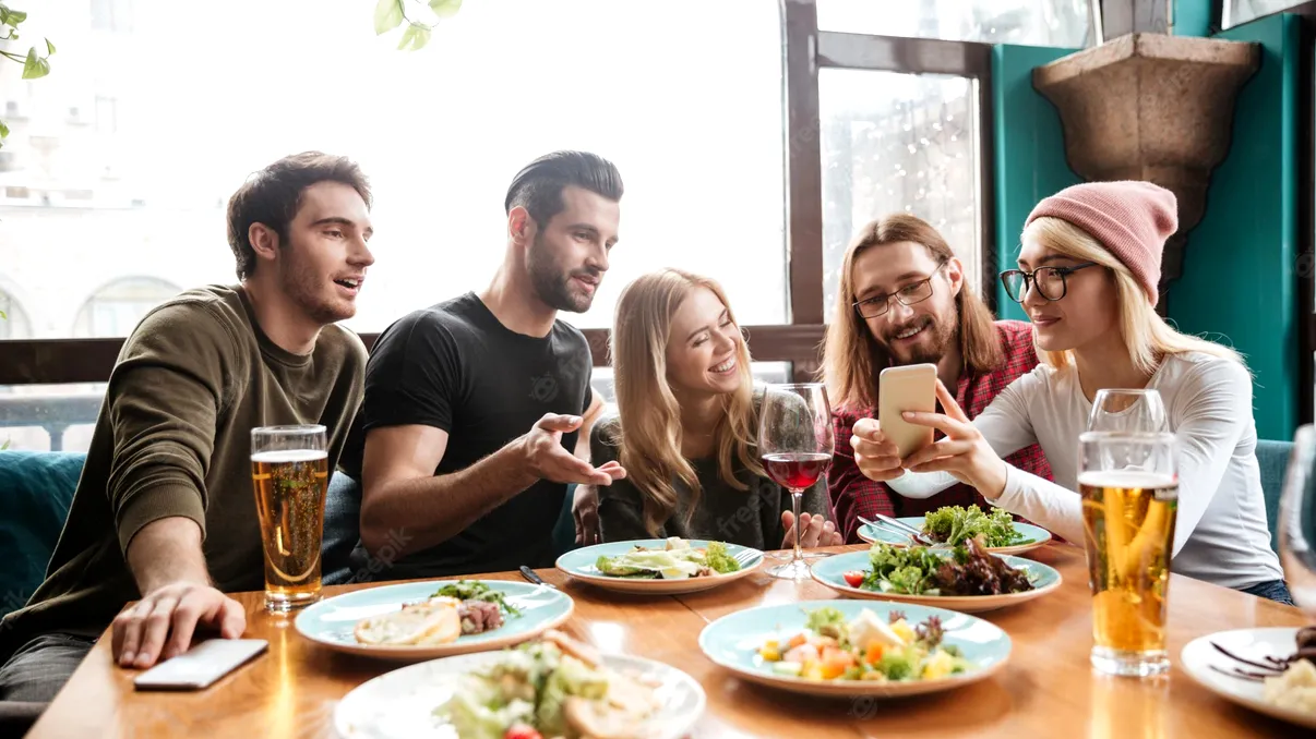 Cât de manierați sunt românii la restaurant: ce regiuni sunt „fruncea” bunului simț