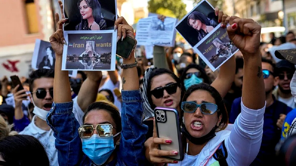 ONU intervine în revoltele din Iran. Solicitare urgentă după moartea tinerei Mahsa Amini