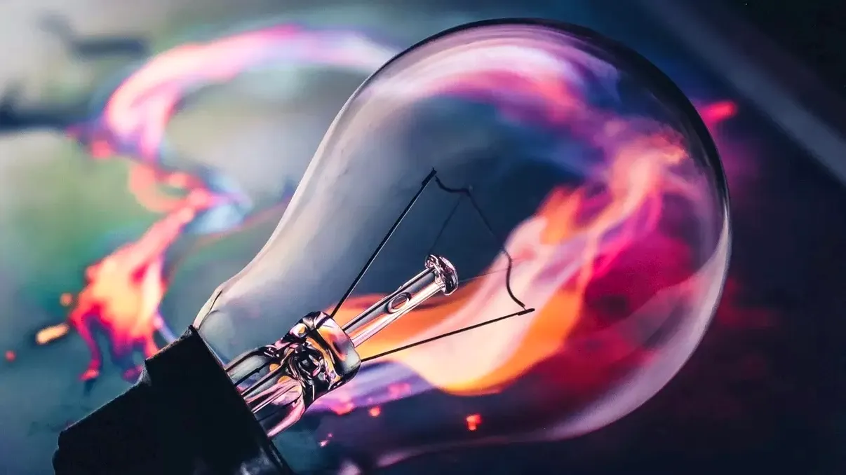 “Regularizarea” la români: ce trebuie să știi despre facturile la curent