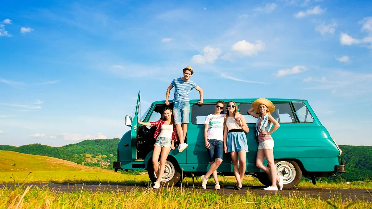 Cum te ajută Kiwi și ISIC să mai scazi costurile la călătorii: noua opțiune, valabilă și pentru studenții români