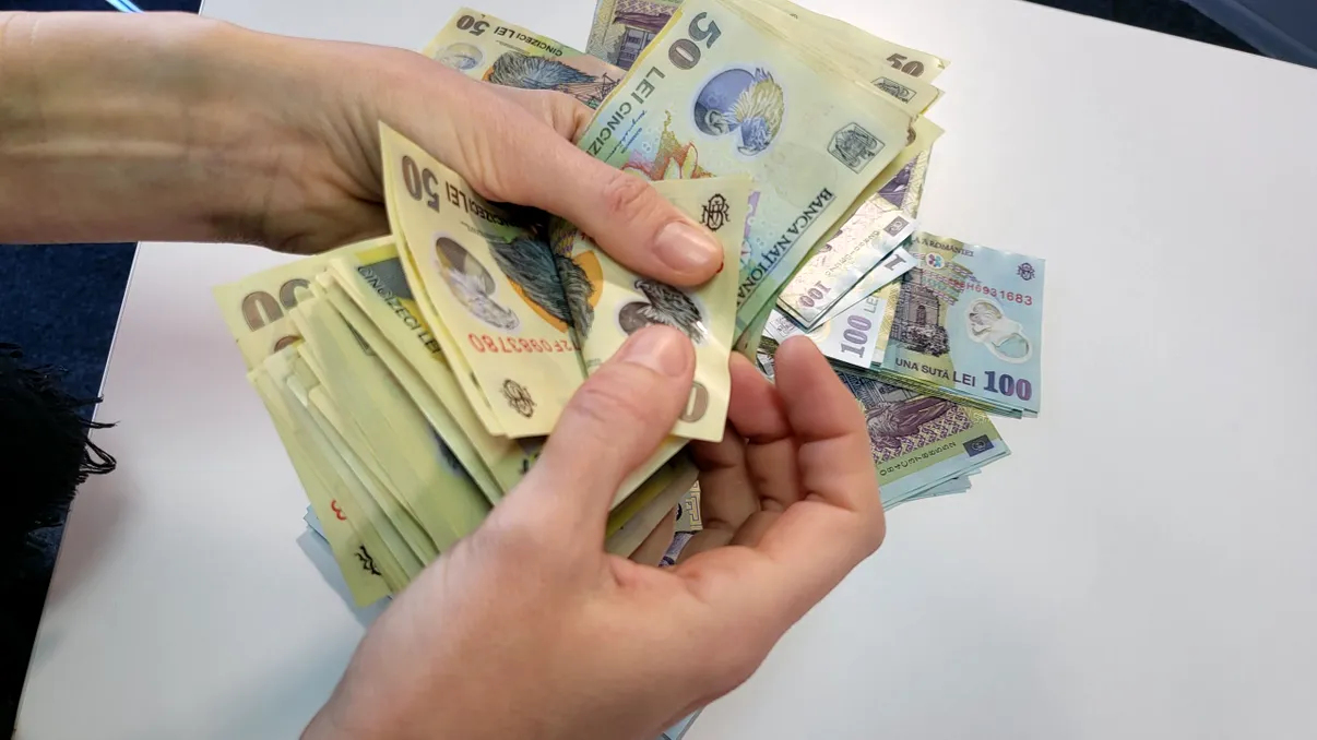 Românii care dau lovitura anul acesta: statul le dă iar bani, de parcă bugetul e sac fără fund